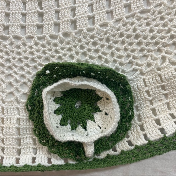 Knitted Big Doily tea cups and saucers knitted green and ivory white 38” doily - Picture 2 of 12